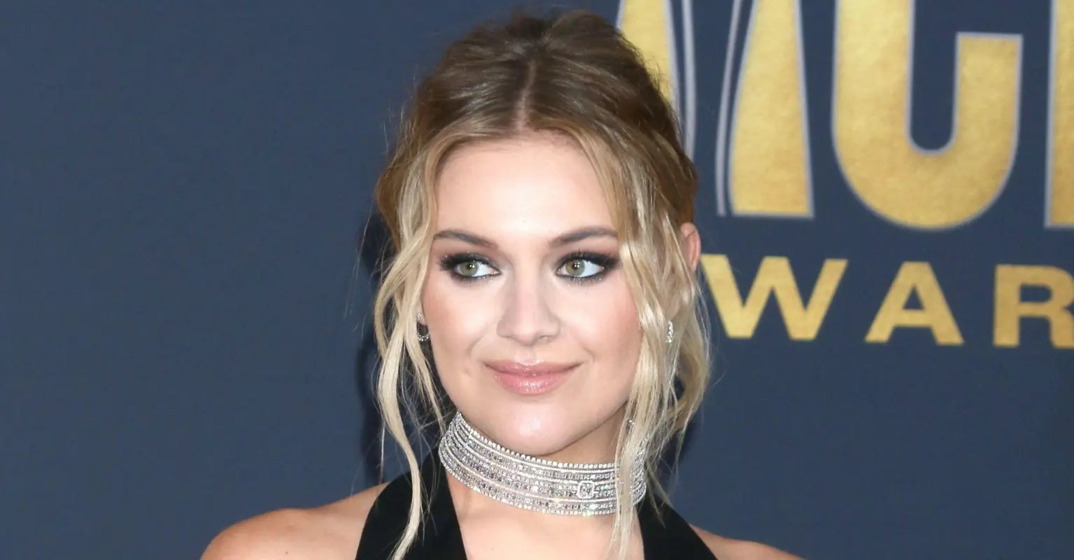 Kelsea Ballerini performed with drag queens at CMT awards a month after Tennessee's 'drag ban'