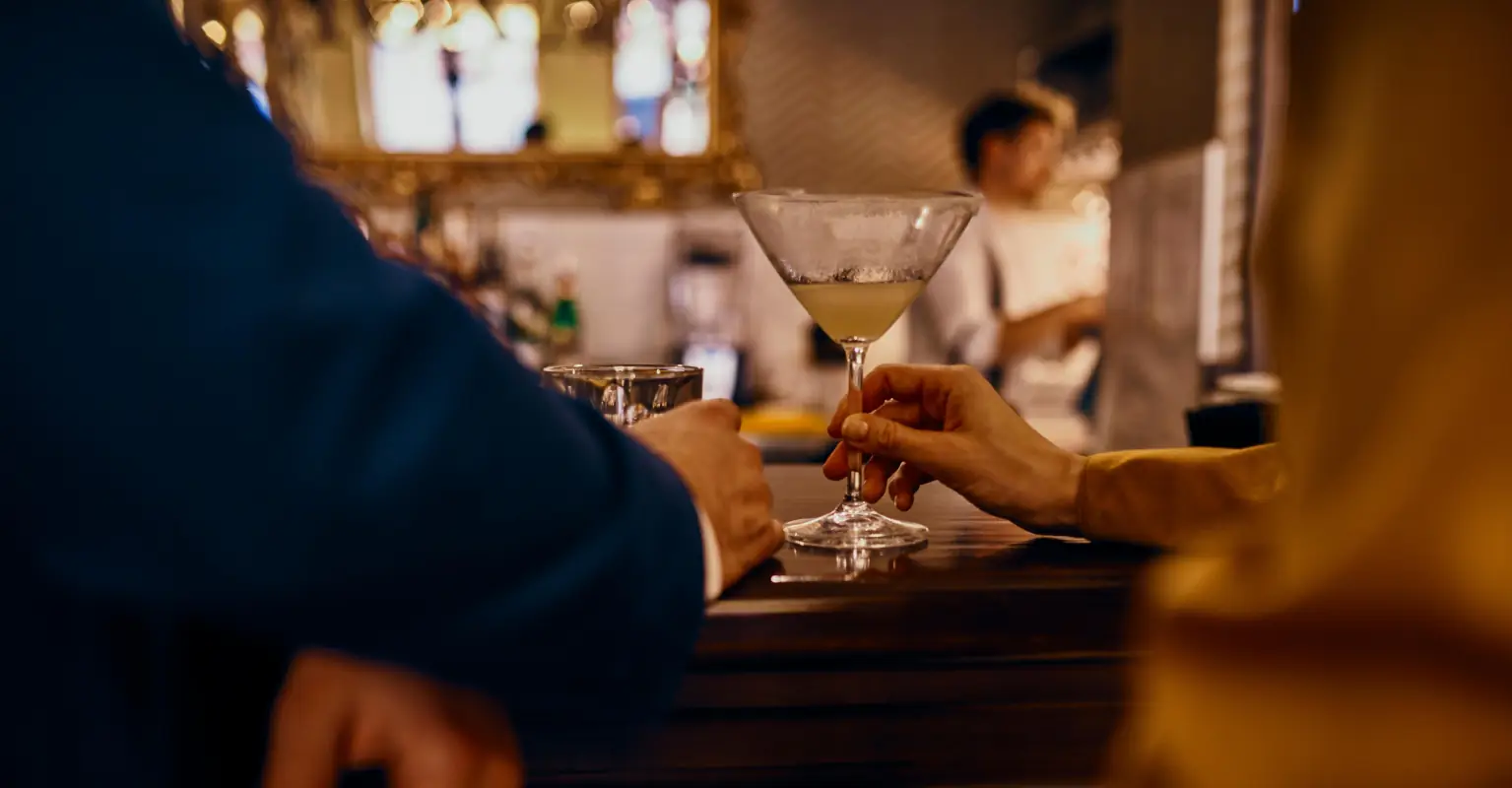 Bartender praised for giving girl a secret note after she was 'harassed' on night out