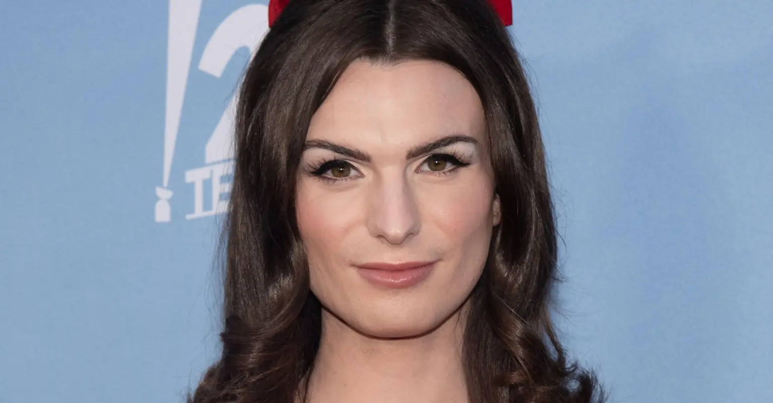 Joe Rogan sips Bud Light amid Dylan Mulvaney backlash, says it's 'crazy' people are upset