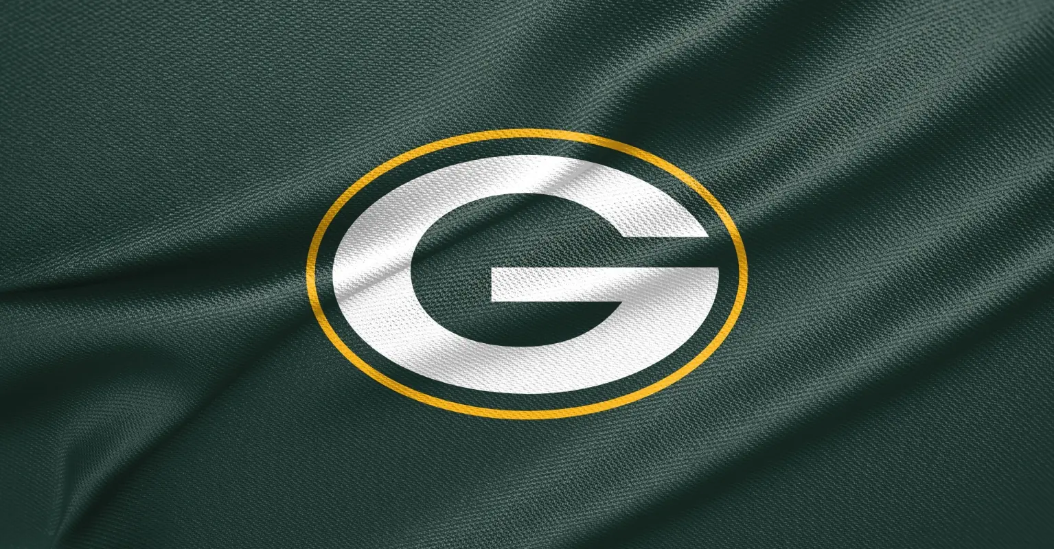 Lukas Van Ness’ dad slaps son’s girlfriend on the butt during bizarre NFL Draft celebration