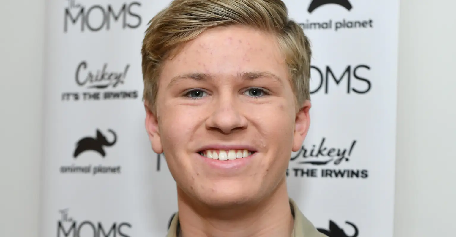 Robert Irwin leaves fans emotional as he recreates childhood photo with dad Steve
