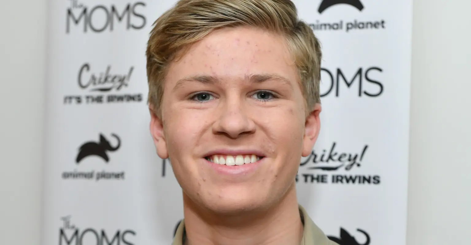 Robert Irwin leaves fans emotional as he recreates childhood photo with dad Steve