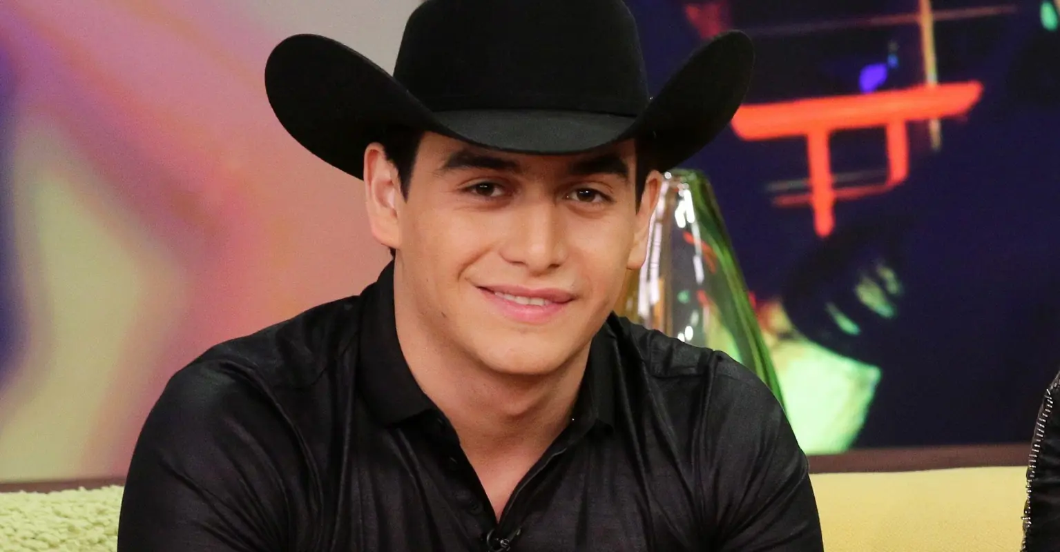 Singer Julián Figueroa dies aged 27 as heartbroken fans pay tribute