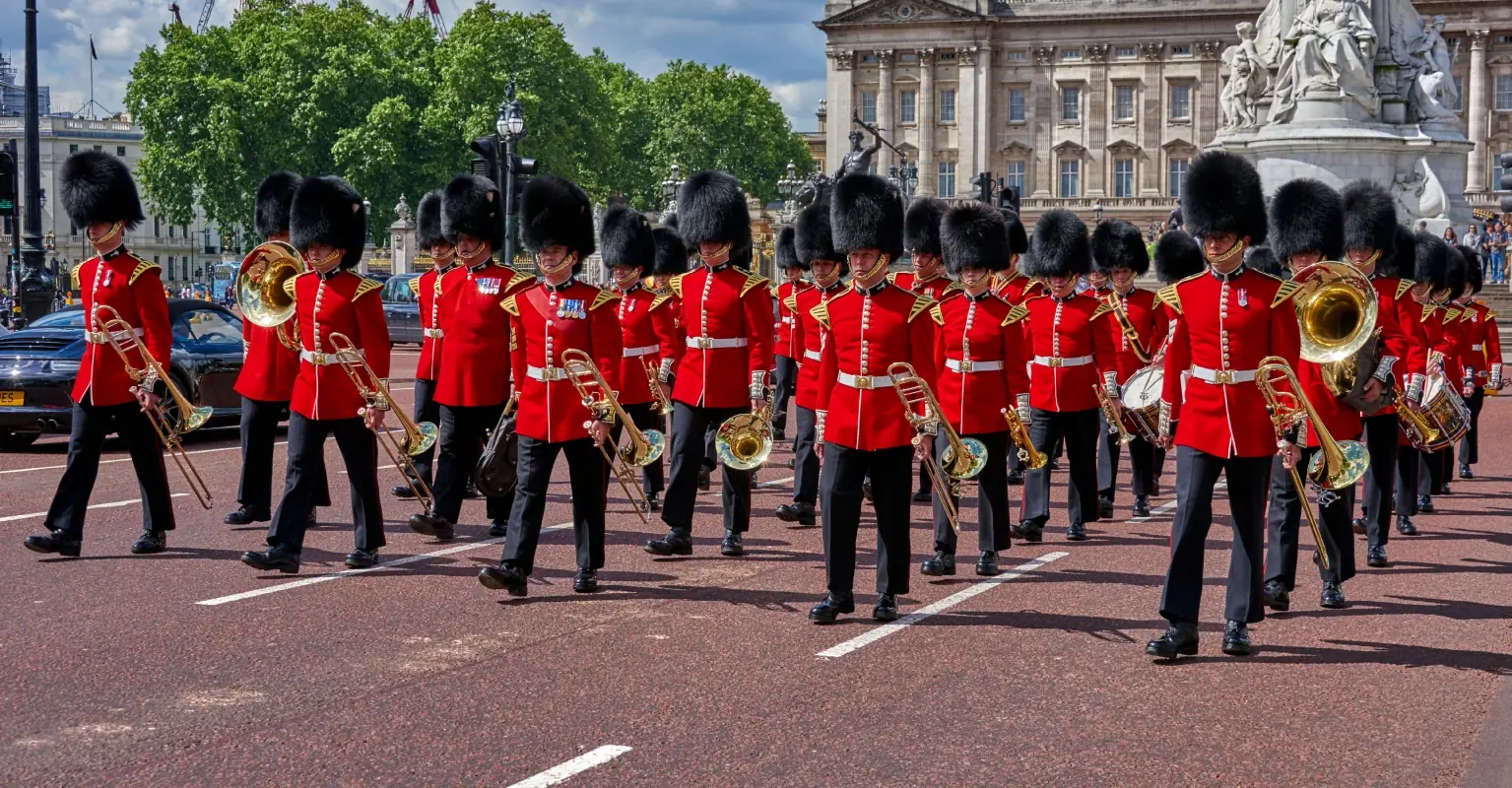 King's Guard screams in terrified woman's face accusing her of touching him