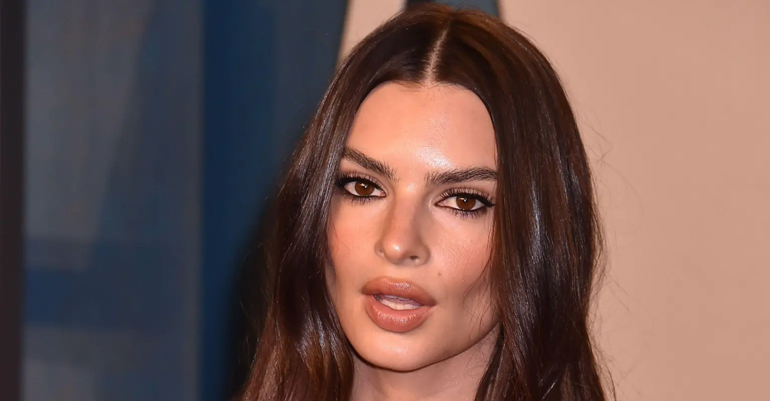 Emily Ratajkowski addresses kiss with Harry Styles as she admits she feels for Olivia Wilde