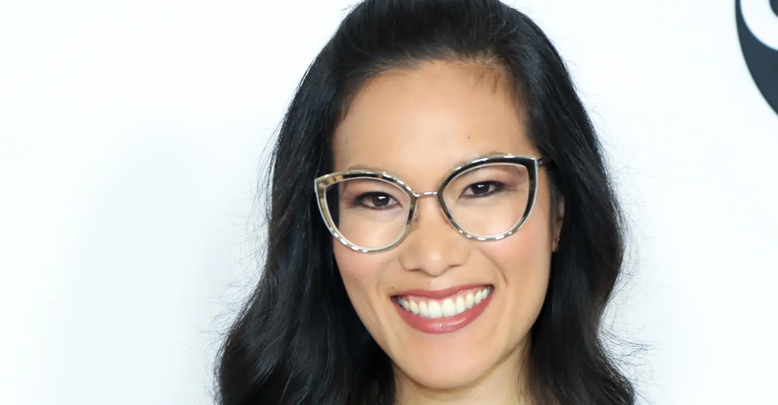 Ali Wong sends warning to women about men with micropenises after 'falling for trap' while on a date