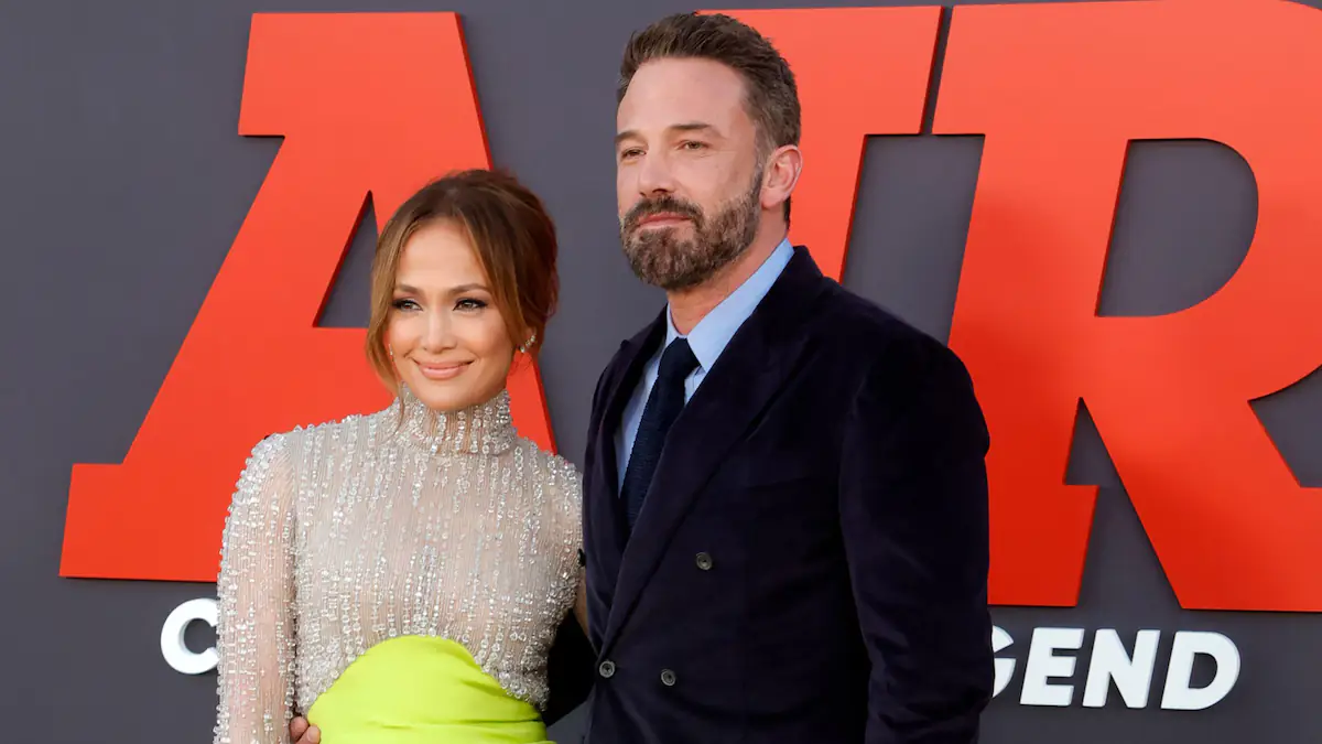 Lip reader reveals 'what J-Lo and Ben Affleck said' during viral red ...