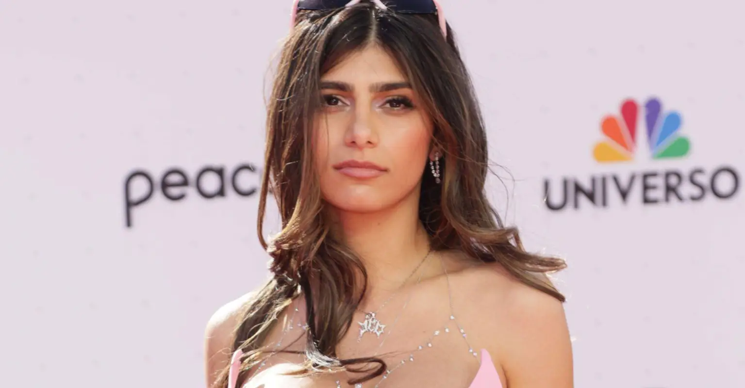 Mia Khalifa fans defend the star from trolls after she spoke to students at Oxford University