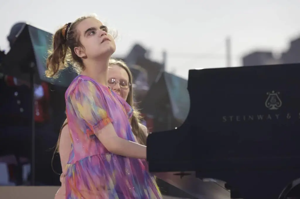 size-large wp-image-1263210466