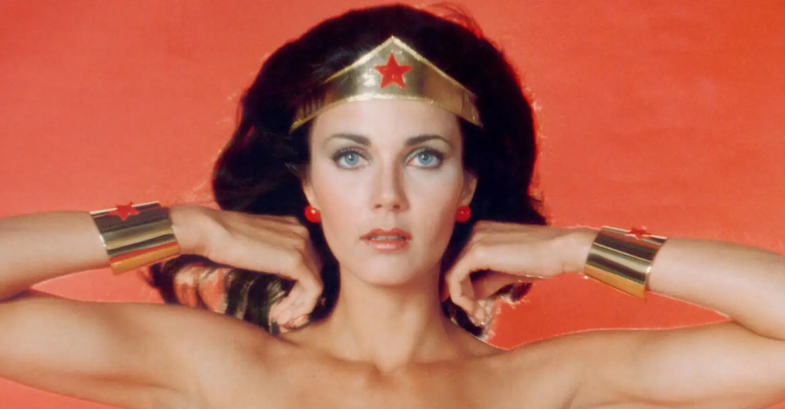 'Wonder Woman' star Lynda Carter, 71, shares swimsuit snap hailed as 'absolute perfection'