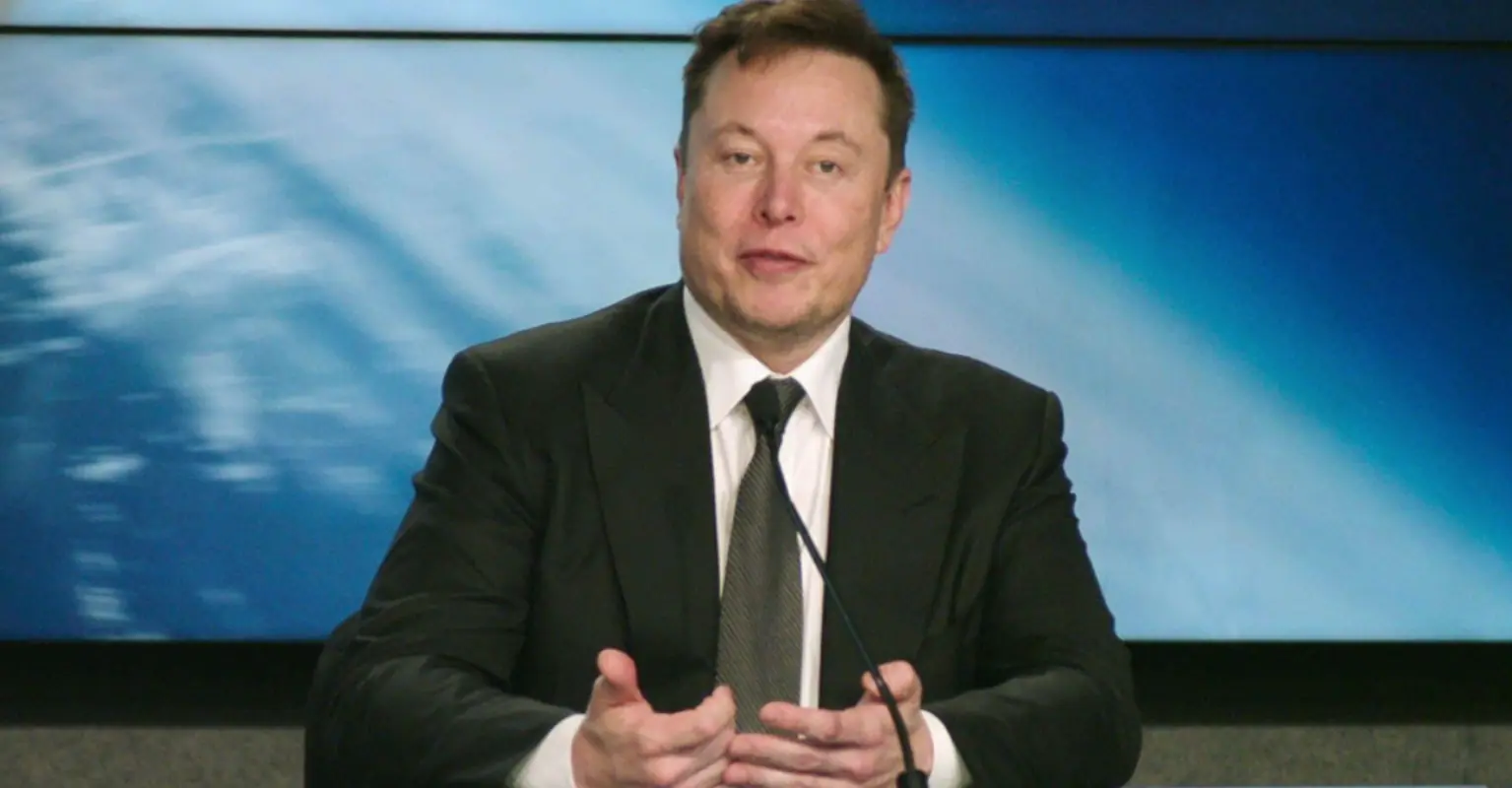 Bizarre images of 'Elon Musk kissing robots' baffle social media