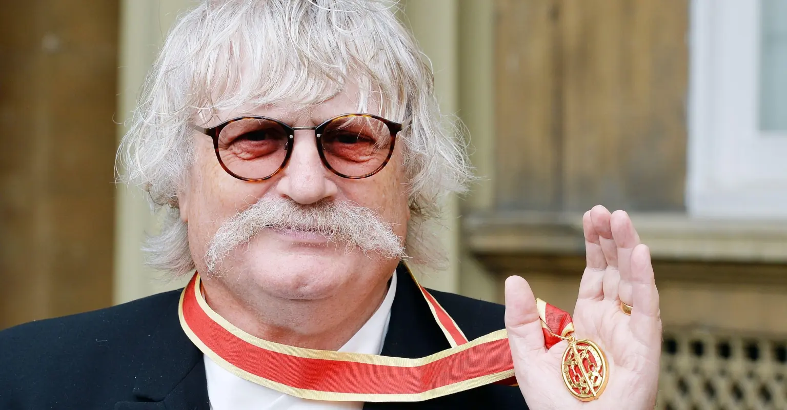 Man with mullet and glasses at King's Coronation insists he wasn't Meghan Markle in disguise