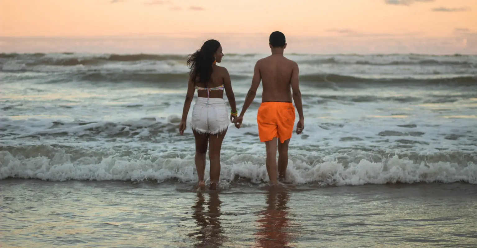 Couple horrified after dad spots NSFW detail in vacation photo