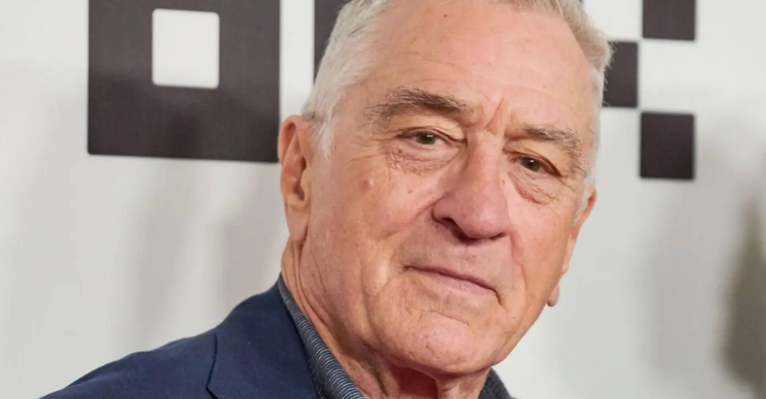 People are arguing over whether young Robert De Niro or young Al Pacino is hotter on Twitter