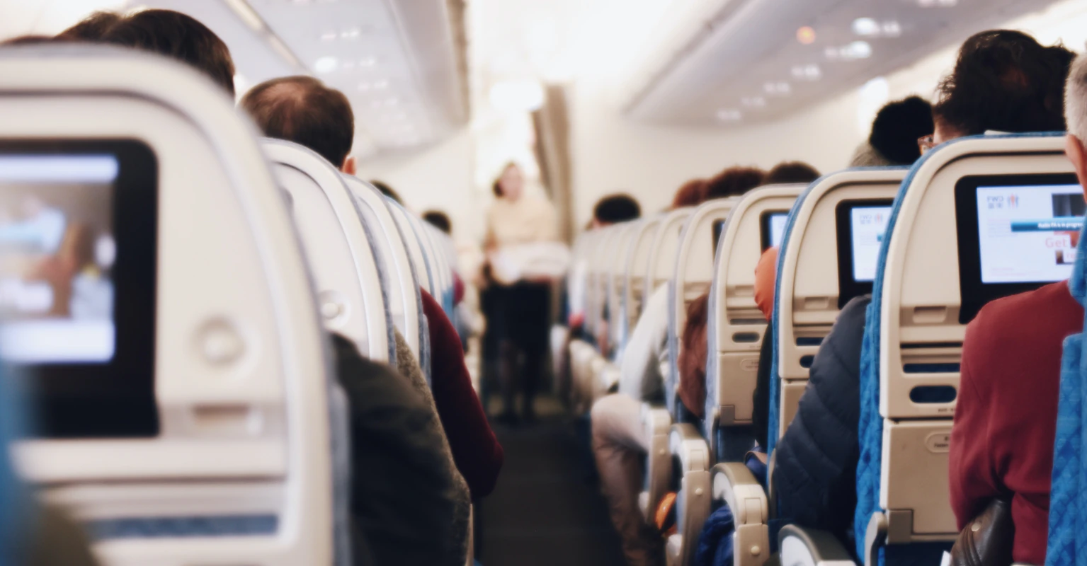 People call for woman to divorce husband after he flies first class, leaving wife and kids in coach