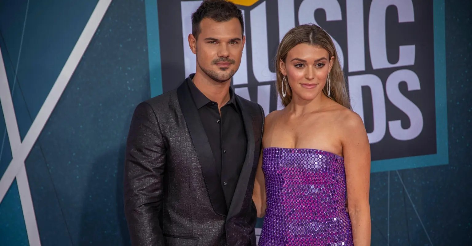 Taylor Lautner and Taylor Lautner find way to identify each other as individuals