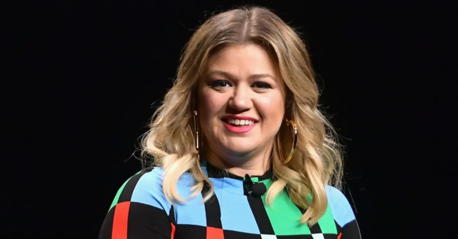 Kelly Clarkson admits she spanks her children if they misbehave