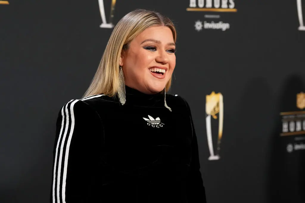 Kelly Clarkson admits she spanks her children if they misbehave - Article Image 1