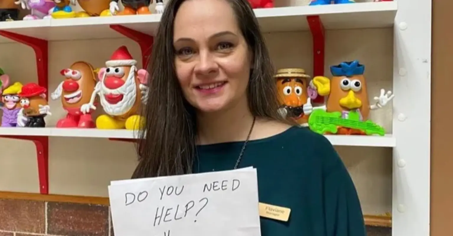 Over $60,000 raised for 'hero' waitress who saved boy from abusive parents with hidden note