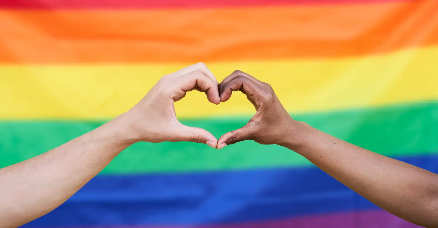 'Recovering bigot' apologizes to LGBTQ+ community with 'free hugs' at Pride march