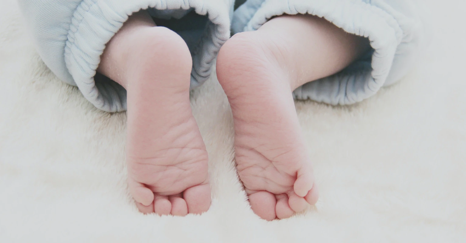 1-year-old dies after being left in a hot car outside hospital for 9 hours