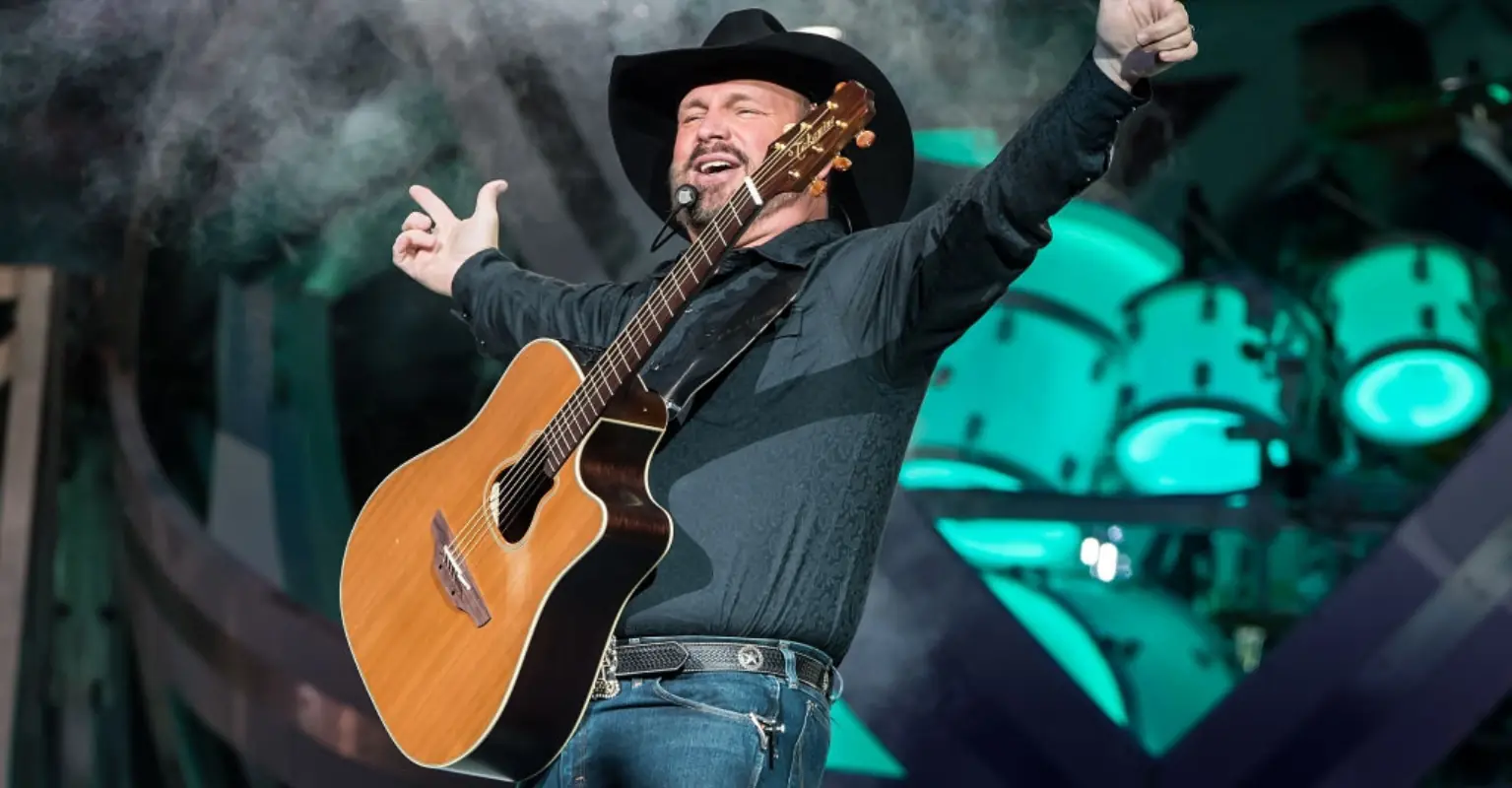 Garth Brooks praised for refusing to bow down to anti-LGBT trolls by not boycotting Bud Light