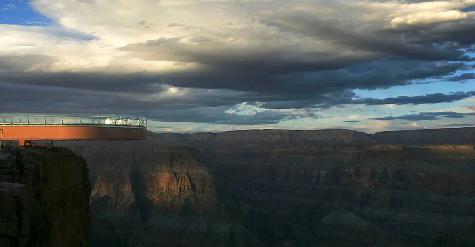 Man dies after falling 4,000 feet from Grand Canyon Skywalk