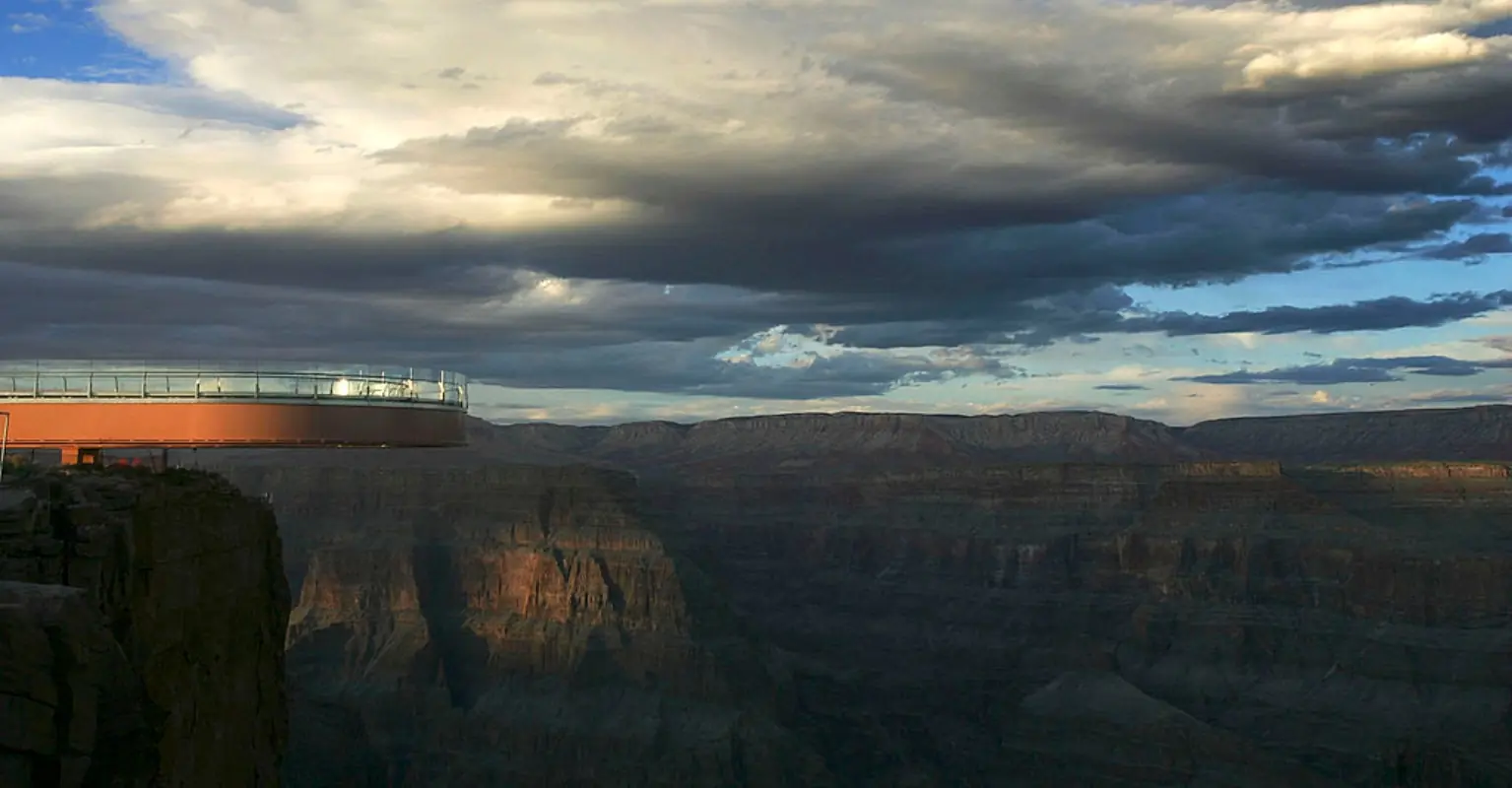 Man dies after falling 4,000 feet from Grand Canyon Skywalk
