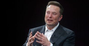 Elon Musk and Mark Zuckerberg agree to hold cage fight