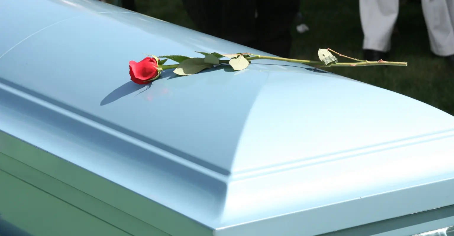 Woman who knocked on her coffin at her own funeral has died a week later