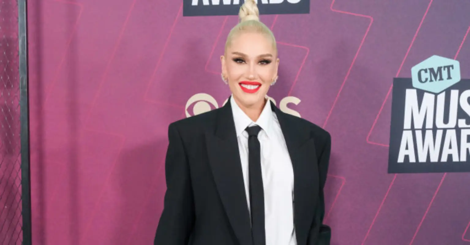 Gwen Stefani shocks hosts as she breaks down in tears on live TV: 'I'm shaking'