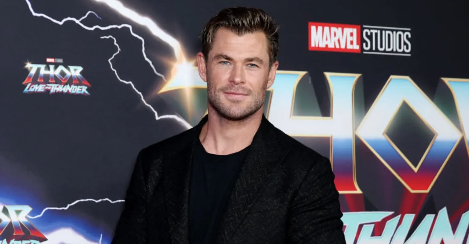 Fans distracted by Chris Hemsworth's massive bulge in latest workout video