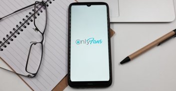 Man demands 'royalties' from girlfriend who earns almost $10k a month on OnlyFans