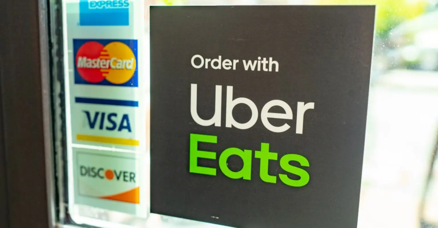 Uber Eats delivery driver breaks down in tears after getting just $1.19 tip for an hour-long delivery