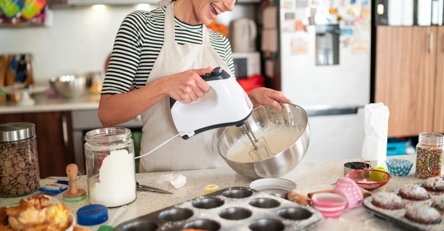 Bride defended after she's ridiculed for making her own wedding cake 12 hours before big day
