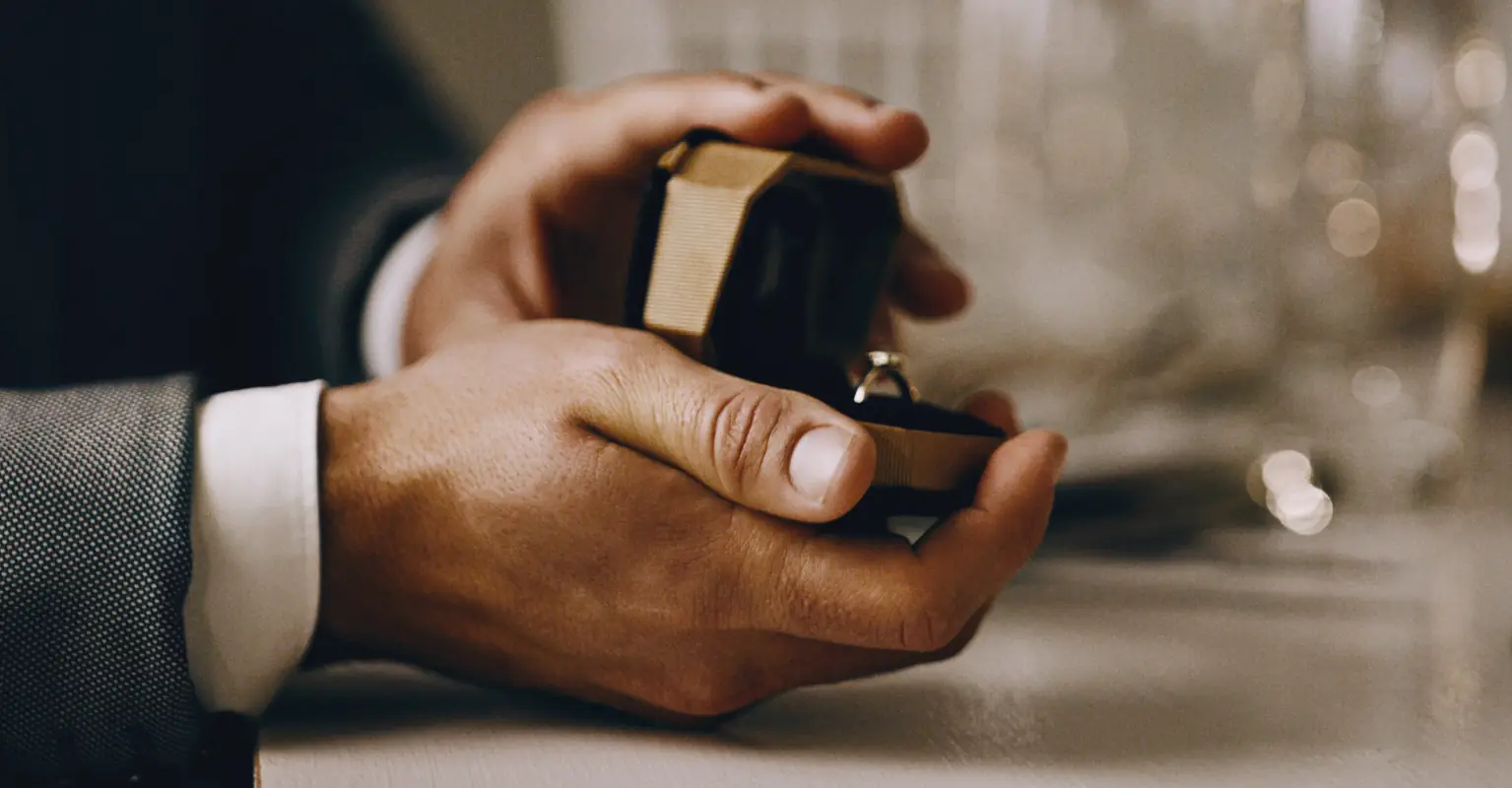 Man branded a 'narcissist' after proposing to girlfriend at her graduation