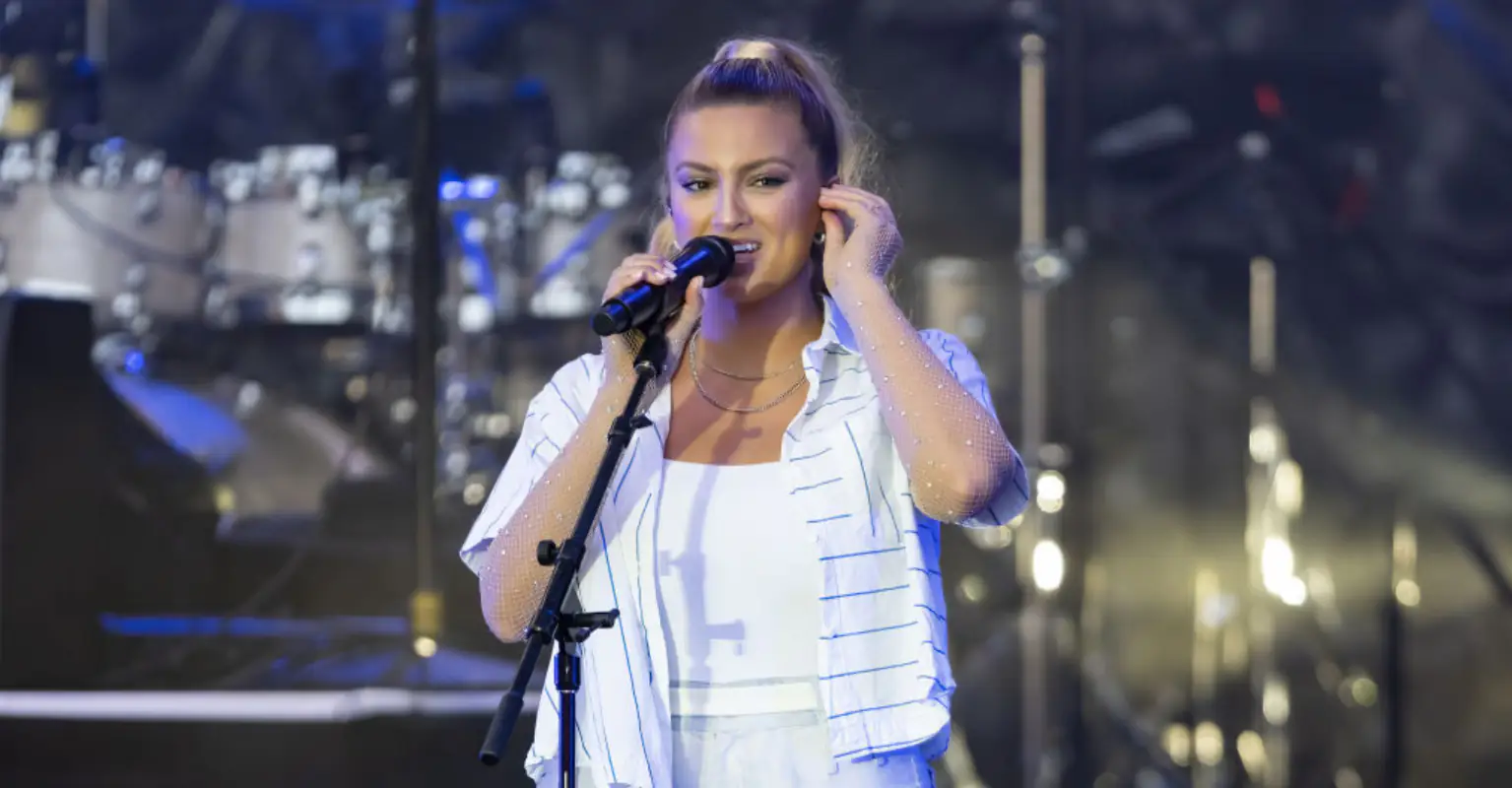 Singer Tori Kelly hospitalized with 'blood clots' after collapsing while at dinner
