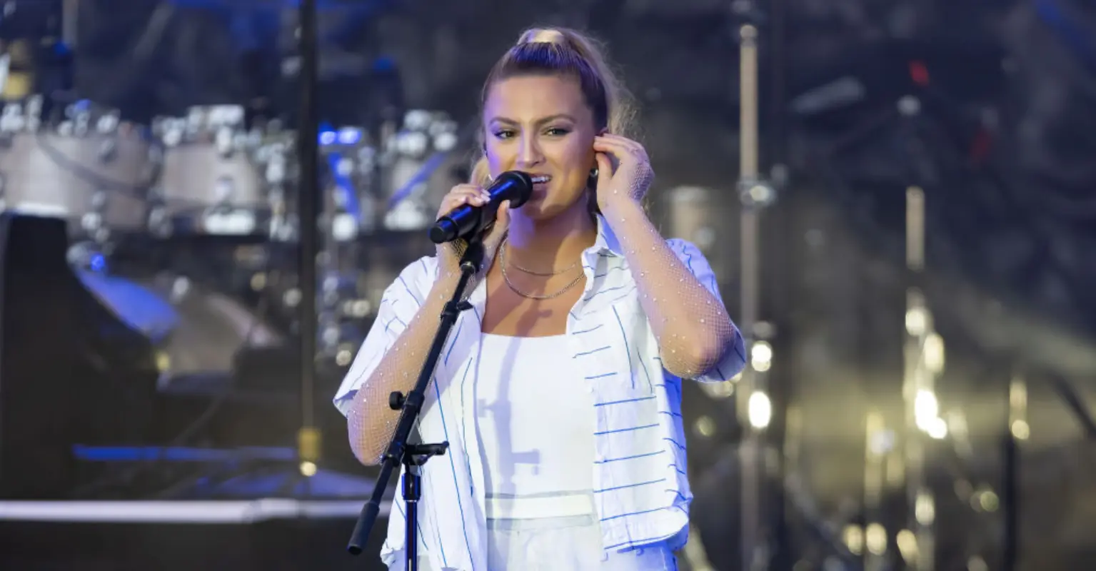 Singer Tori Kelly hospitalized with 'blood clots' after collapsing while at dinner