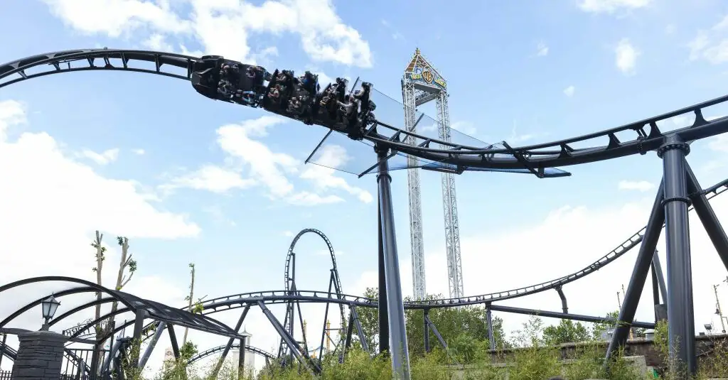 Rollercoaster shut down after social media user's video reveals huge crack in ride