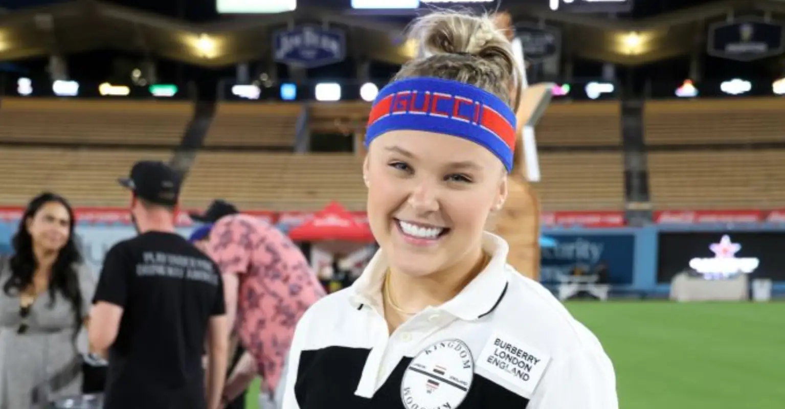 JoJo Siwa says she doesn't regret calling out Candace Cameron Bure