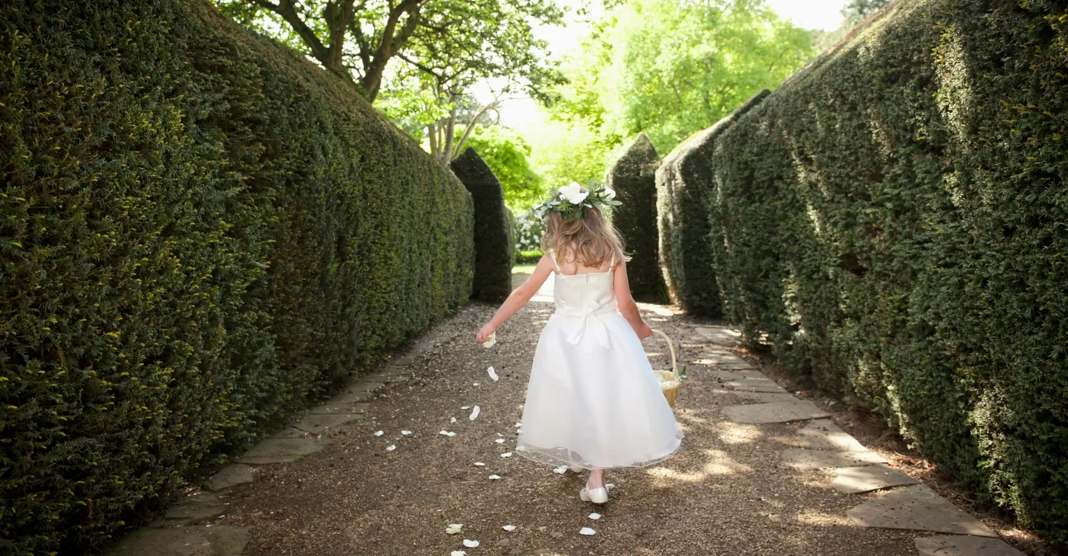 Dad asks for advice after fiancée reveals she doesn't want his daughter at their wedding