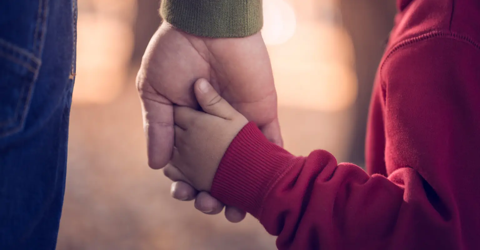 Dad refuses to stop kissing his kids on the lips amid backlash against practice