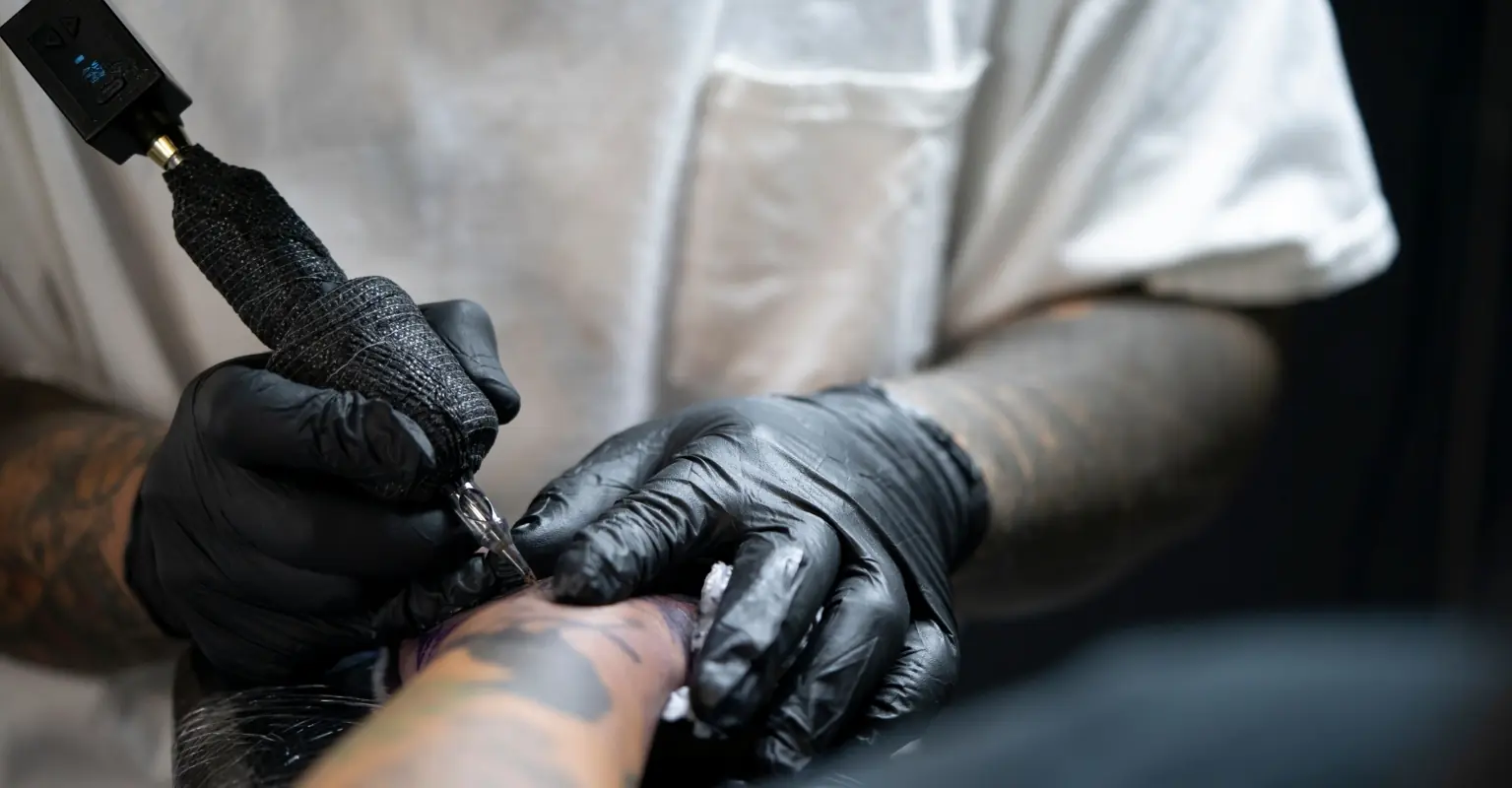 Mom with 800 tattoos desperate for work as businesses refuse to hire her