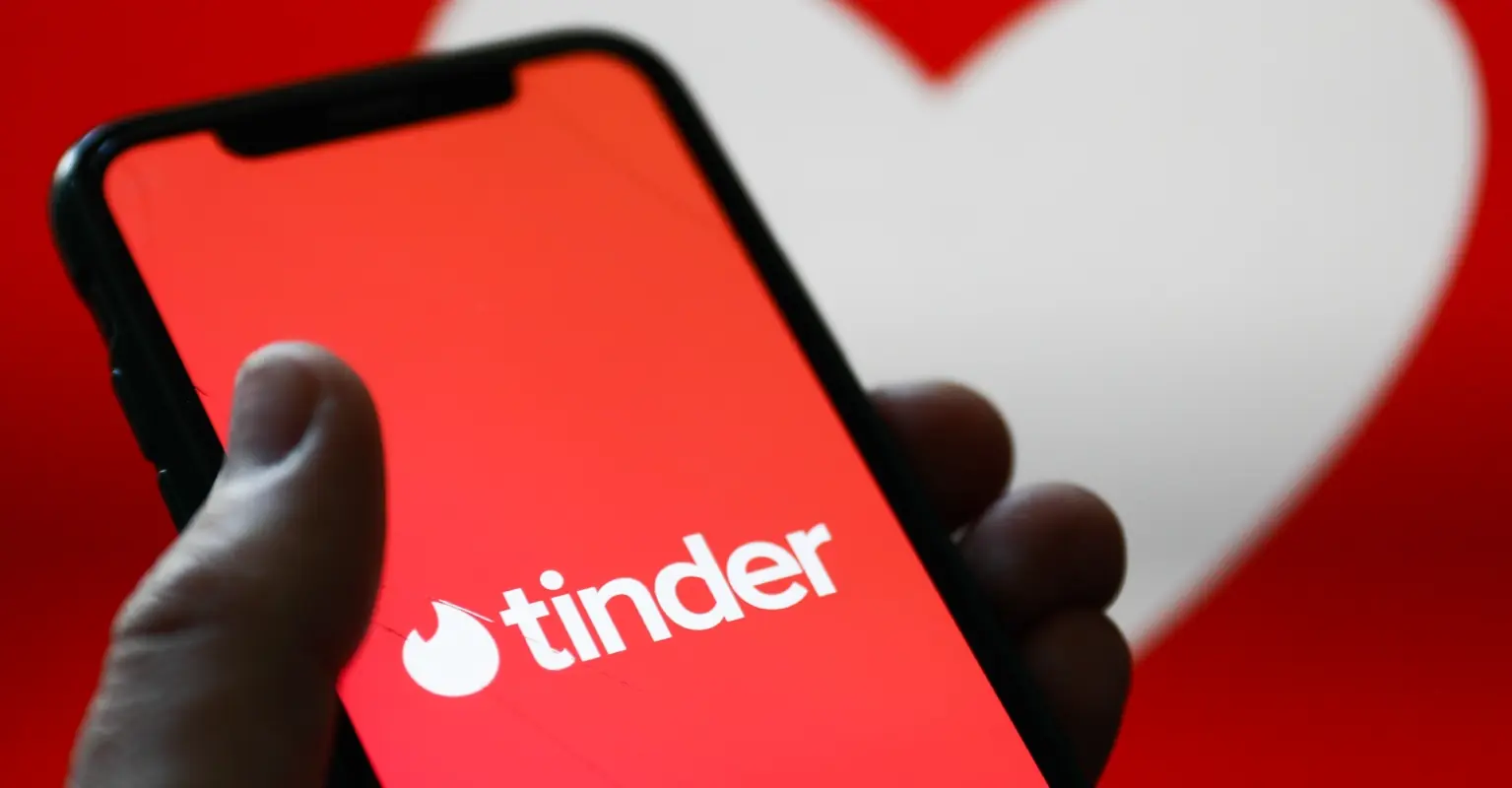 Guy vows to delete Tinder after date sends him screengrab of his own message