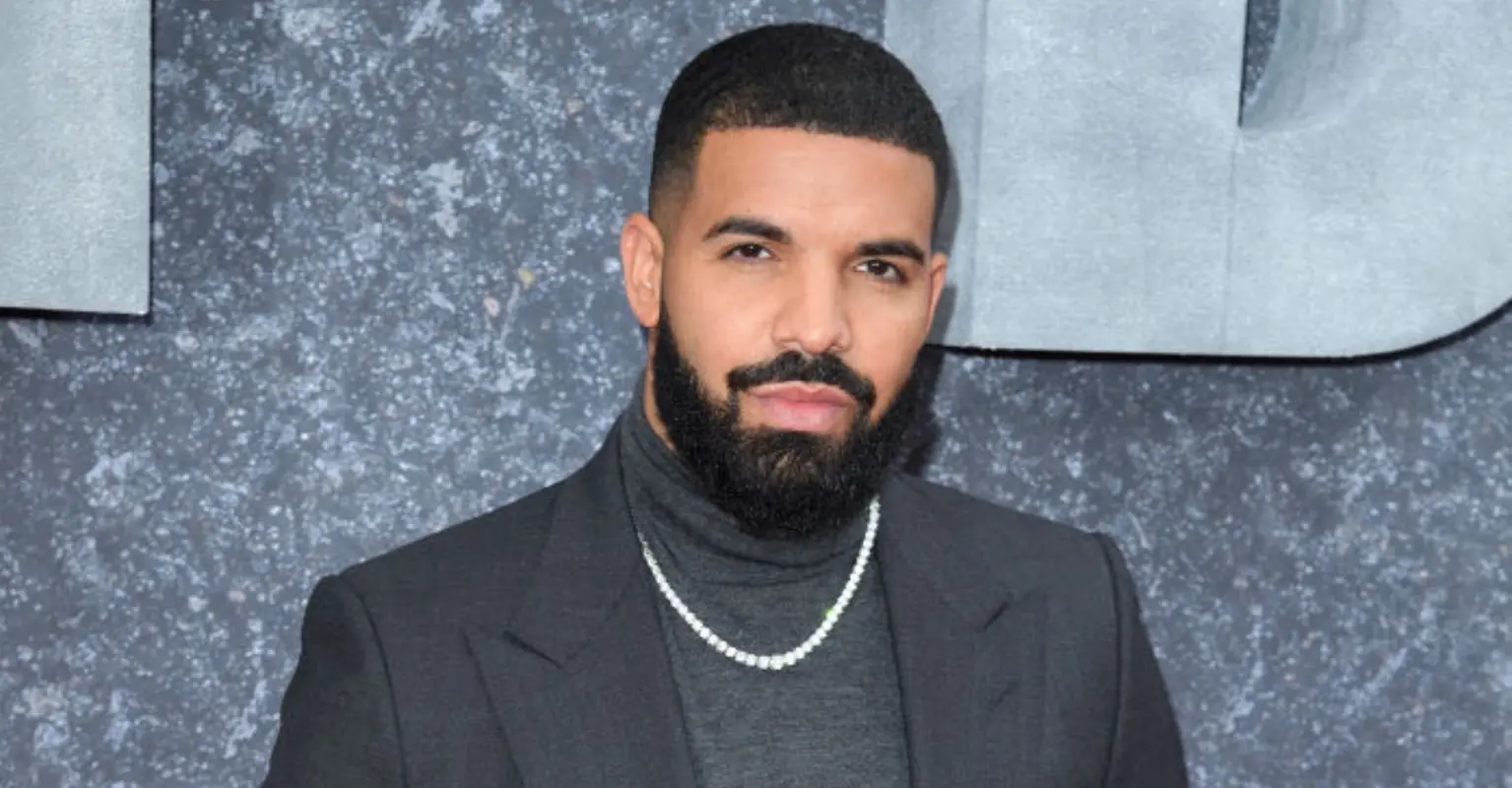 Drake fan who threw 36G bra on stage reveals private DMs with rapper