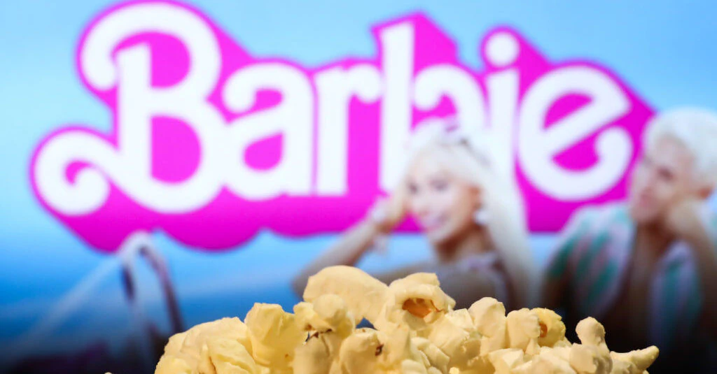 Man praised for refusing to switch seats so mom could sit with her daughter at movie theater