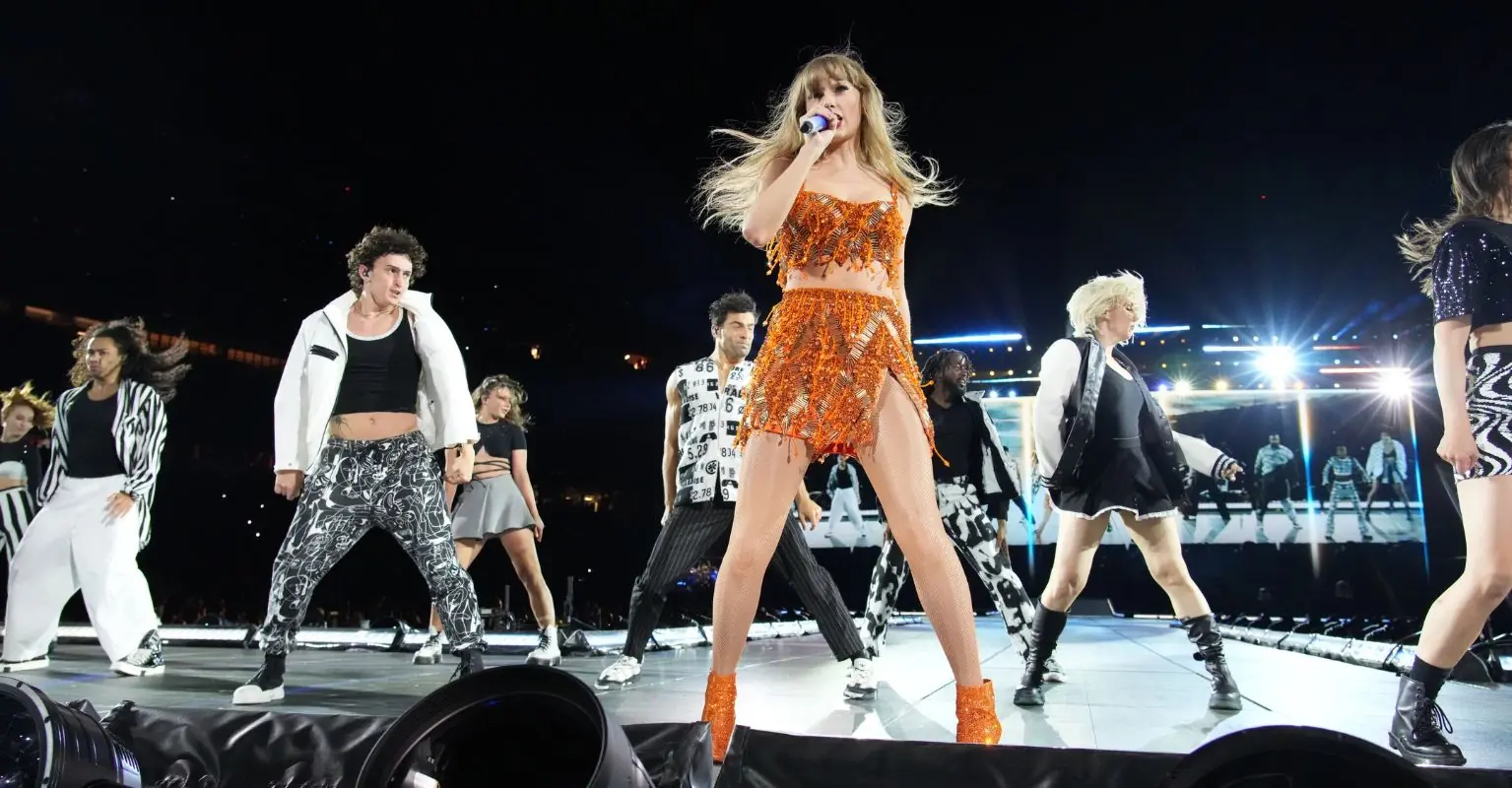 Taylor Swift concert security guard claims he was fired after asking fans to take photos of him