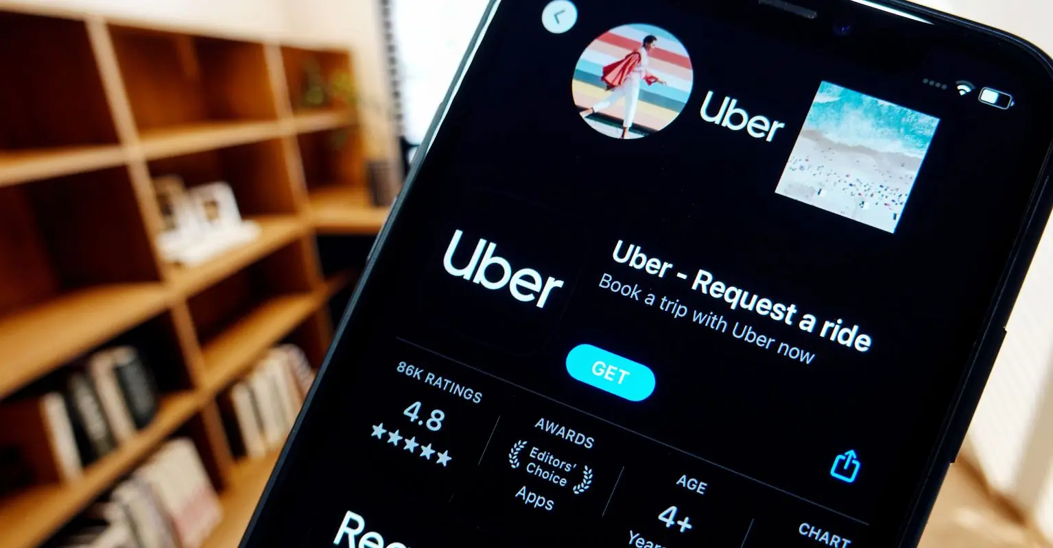 Delivery driver facing being homeless begs people to leave tips in tearful video