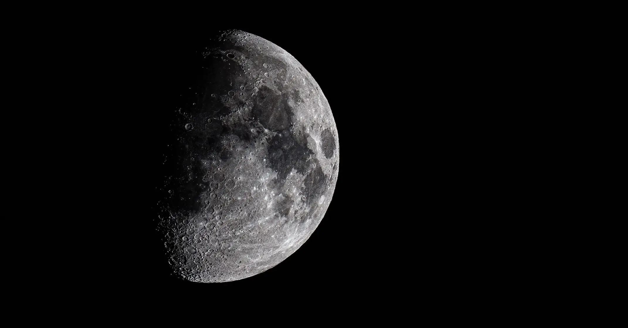 Russian spacecraft crashes into the Moon
