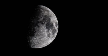 Russian spacecraft crashes into the Moon